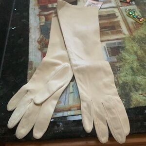 Opera gloves. Size small. Ivory Vintage never worn